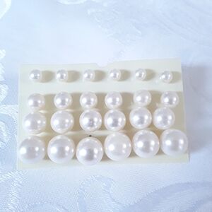 NWOT Faux Pearl Earring Set
